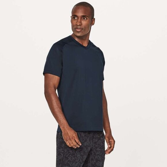 Lululemon | Metal Vent Tech Short Sleeve V Size Medium - Picture 2 of 7